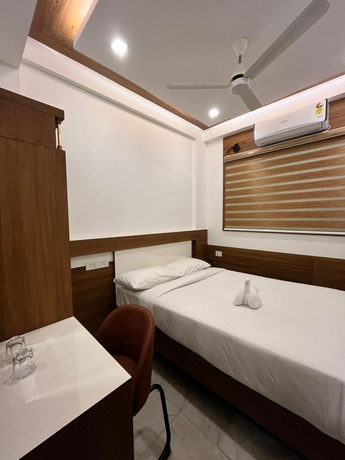 Welcome Hotels Thrissur Buitenkant foto