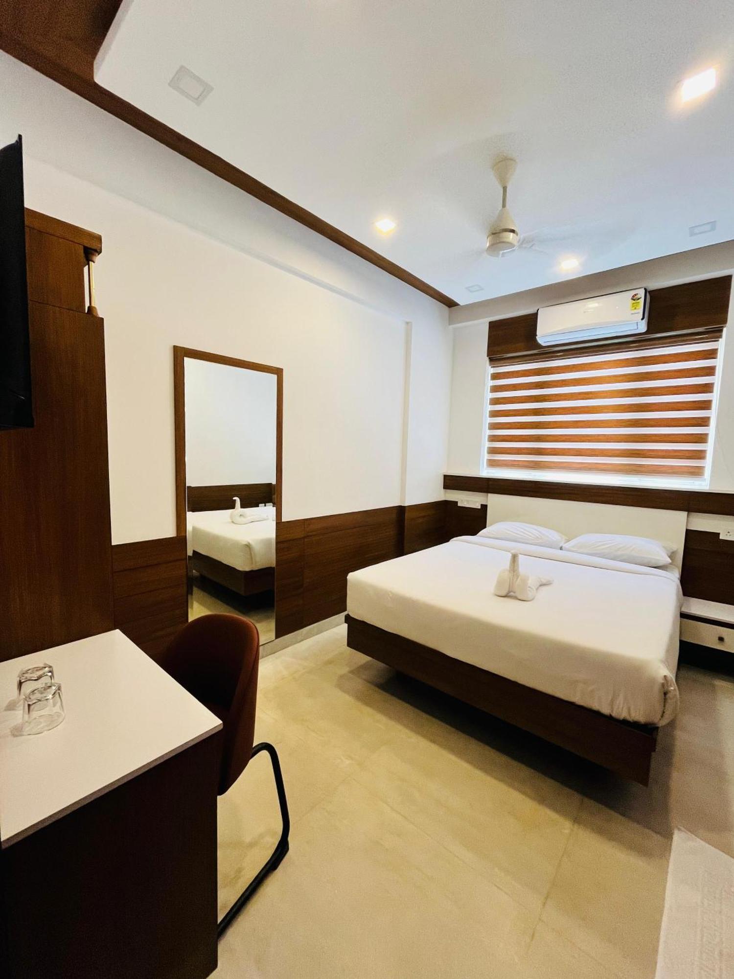 Welcome Hotels Thrissur Buitenkant foto