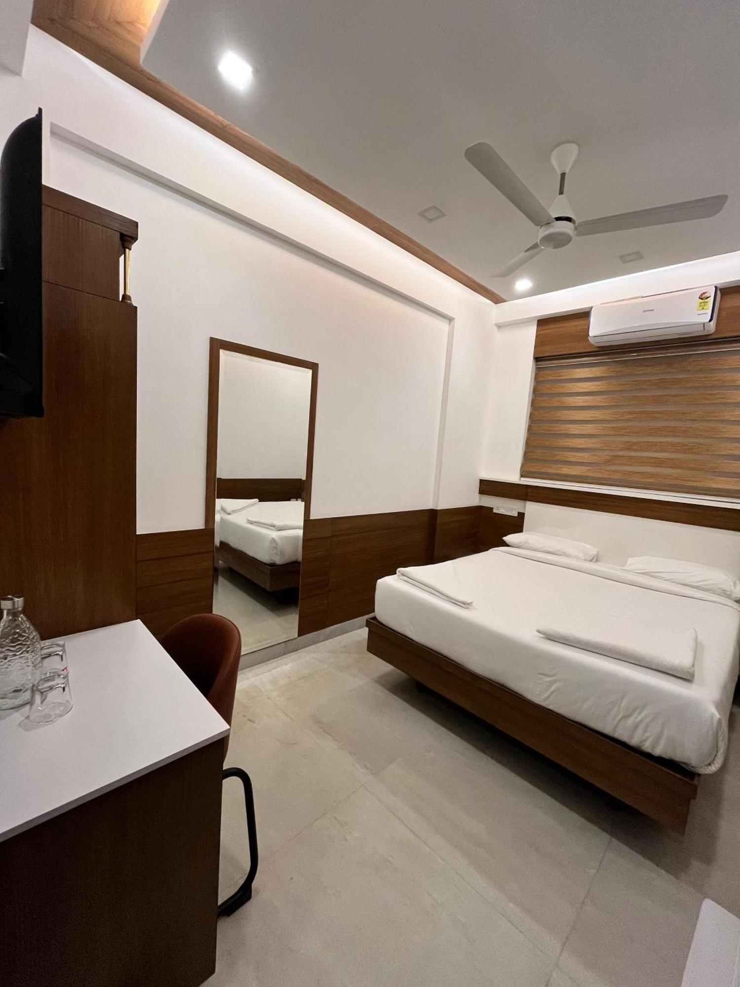 Welcome Hotels Thrissur Buitenkant foto