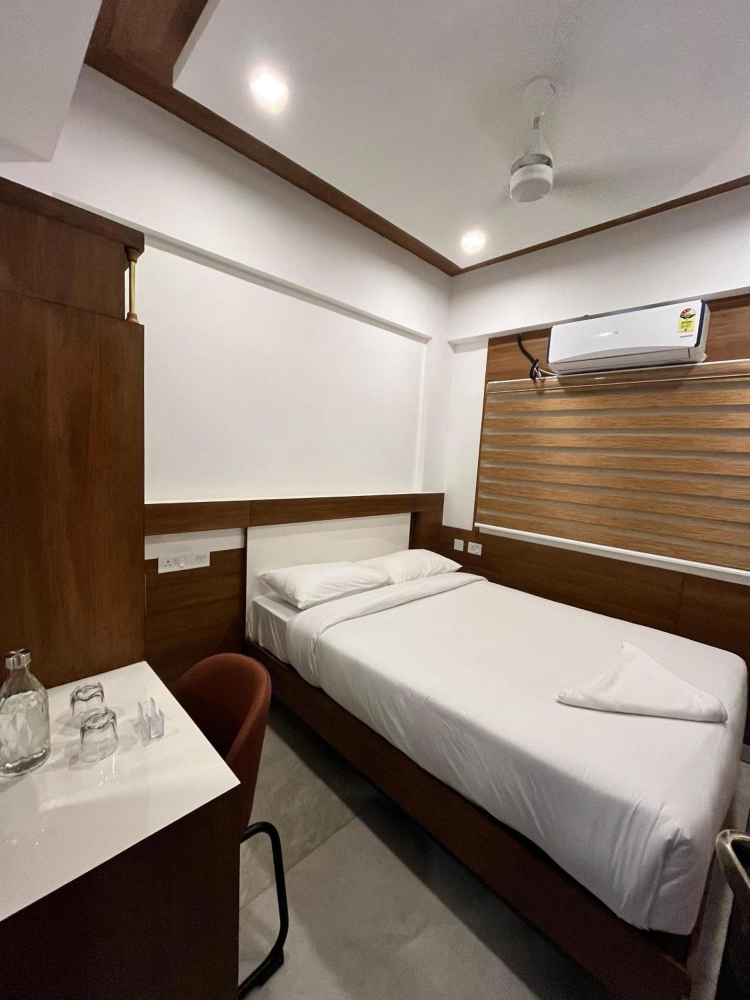 Welcome Hotels Thrissur Buitenkant foto