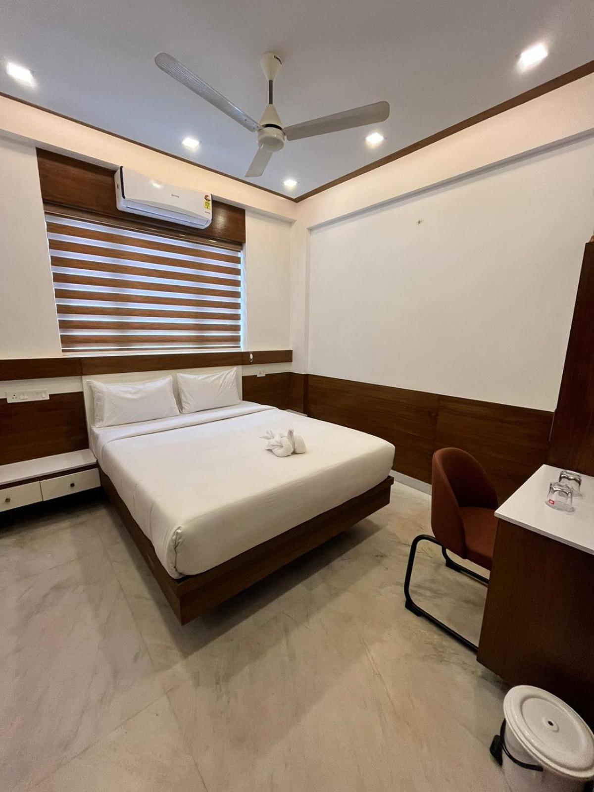 Welcome Hotels Thrissur Buitenkant foto